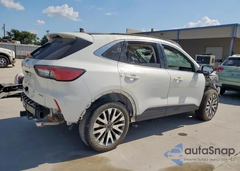 2022 Ford Escape Titanium z USA, uszkodzony, nr VIN 1FMCU9J91NUB93886